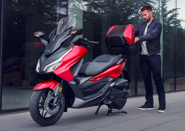 Honda Forza 250: Şehirde ve Uzun Yolda Konfor ve Performans Şehir İçinde Konfor