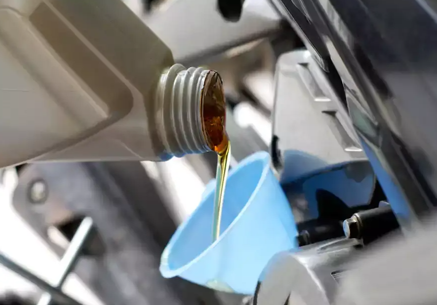 Yüksek Performanslı Motosiklet Yağları: 2024'te Hangi Ürünler Öne Çıkıyor?