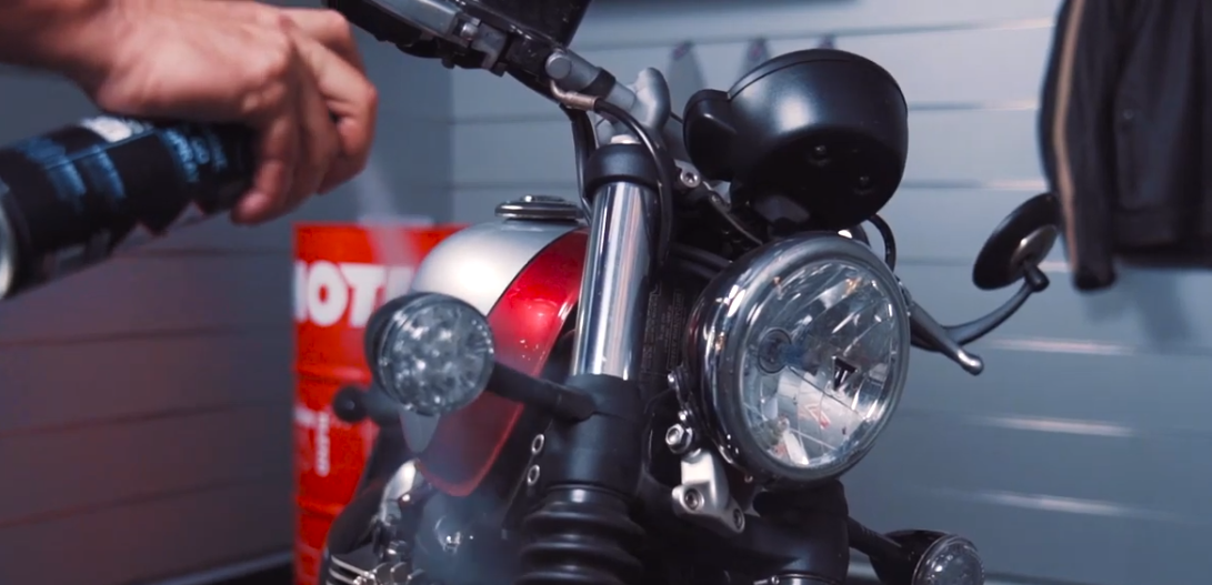 Motul E10 Shine Hızlı Cila ile Motosikletiniz Göz Kamaştırsın