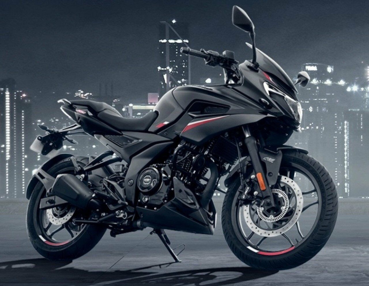 Motosikletle Özgürlüğe Yolculuk: Rüzgarla Dans