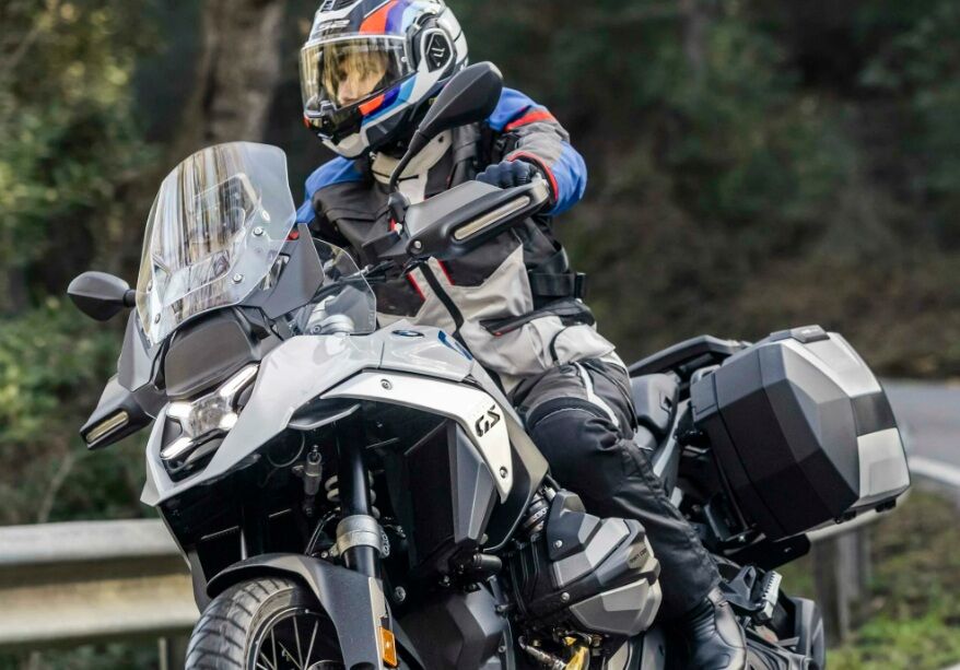 Shad SH38 Genişleyebilir Yan Çantalar: Motosikletiniz İçin Şıklık ve Fonksiyonellik