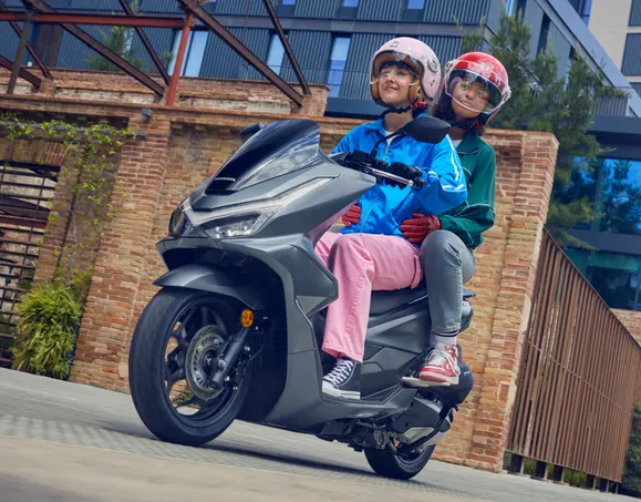 Honda PCX125 DX: Şehir İçi Sürüşte Yeni Bir Dönem Başlatıyor