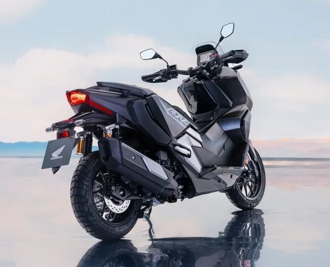 Honda ADV 350 Yağmur Güneş Rüzgar Demeden Her Mevsimin Scooteri