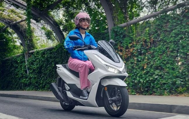 Honda PCX 125 Standart vs Deluxe Farkları