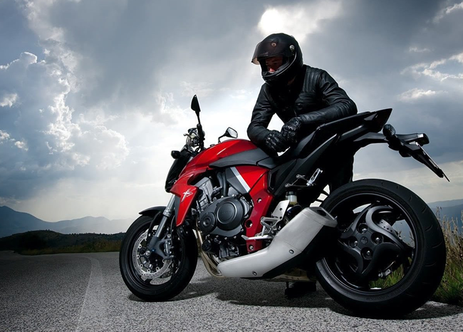 Motosiklete Yeni Başlayanlar İçin Kontrollü Durma Teknikleri