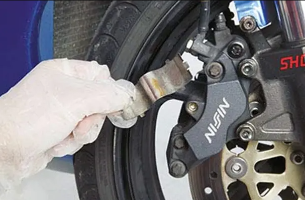 Motosiklet Fren Parçaları Bakımı