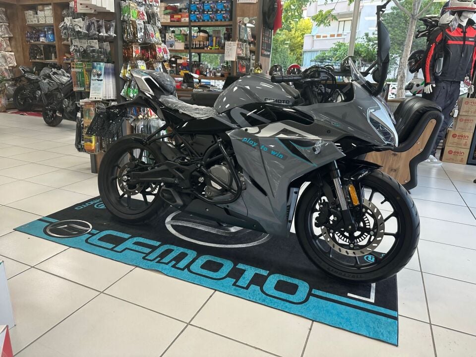 CF Moto Nardo Gri Motosiklet Halısı