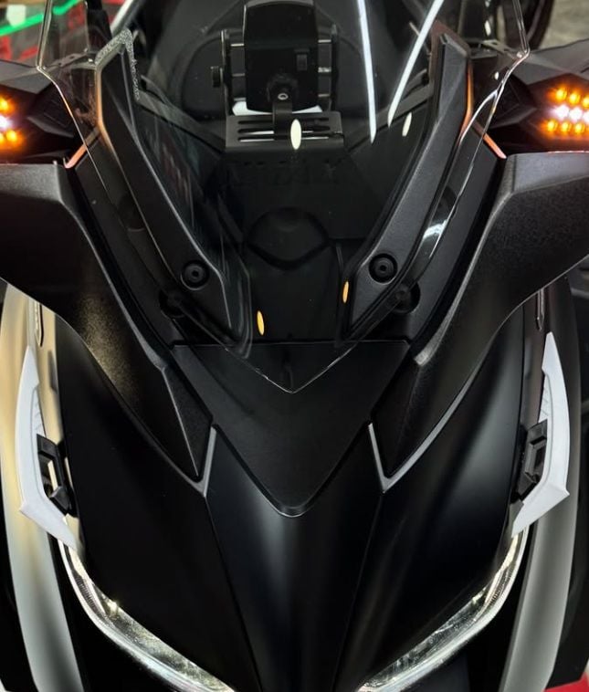 Motosiklet Üniversal Grenaj Rüzgarlığı Siyah